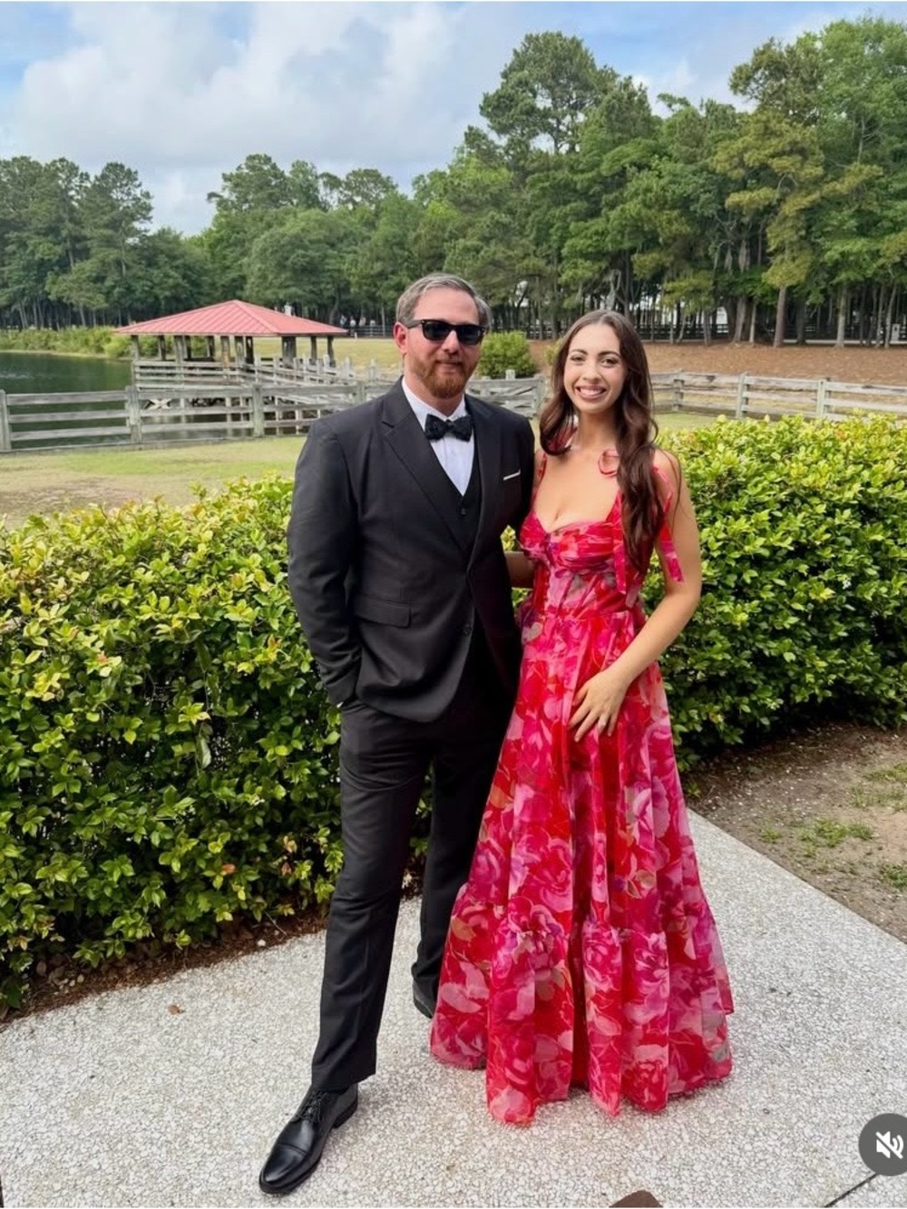 Elegant Red Floral Maxi Dress with Sweetheart Neckline